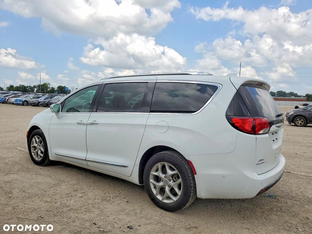 Chrysler Pacifica - 3