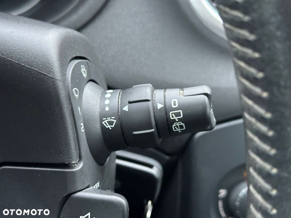 Renault Clio 1.2 16V Campus - 23