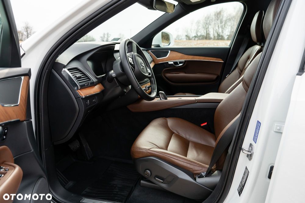 Volvo XC 90 B5 D AWD Momentum - 8