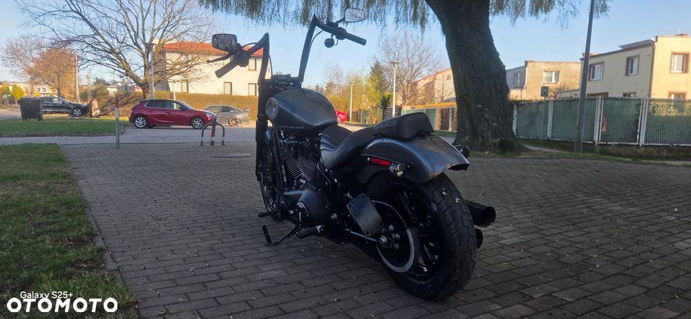 Harley-Davidson Softail Street Bob - 2