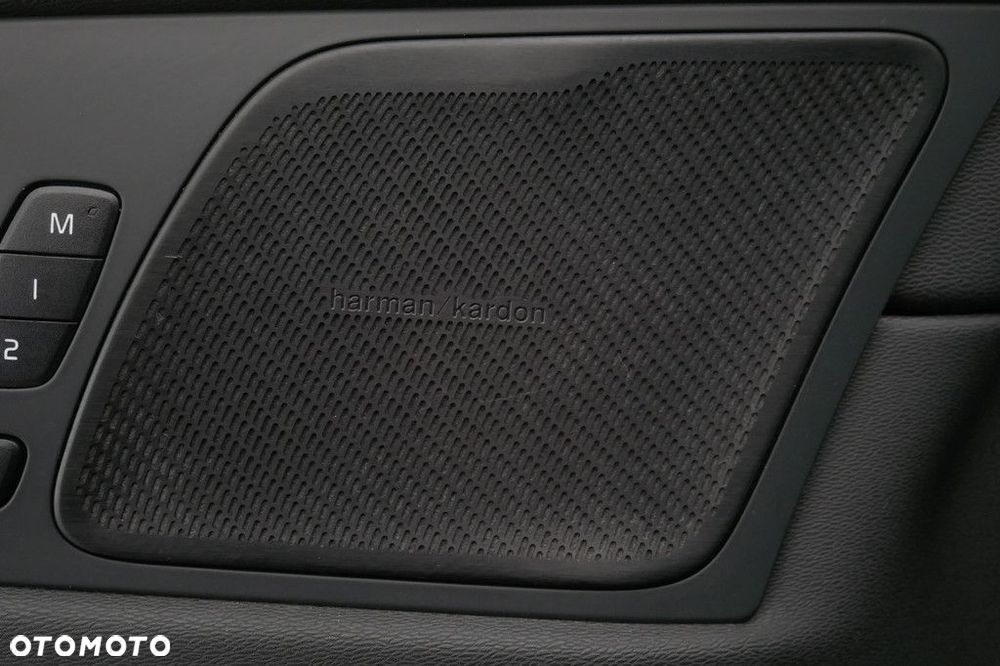 Volvo XC 60 B4 D AWD R-Design - 34
