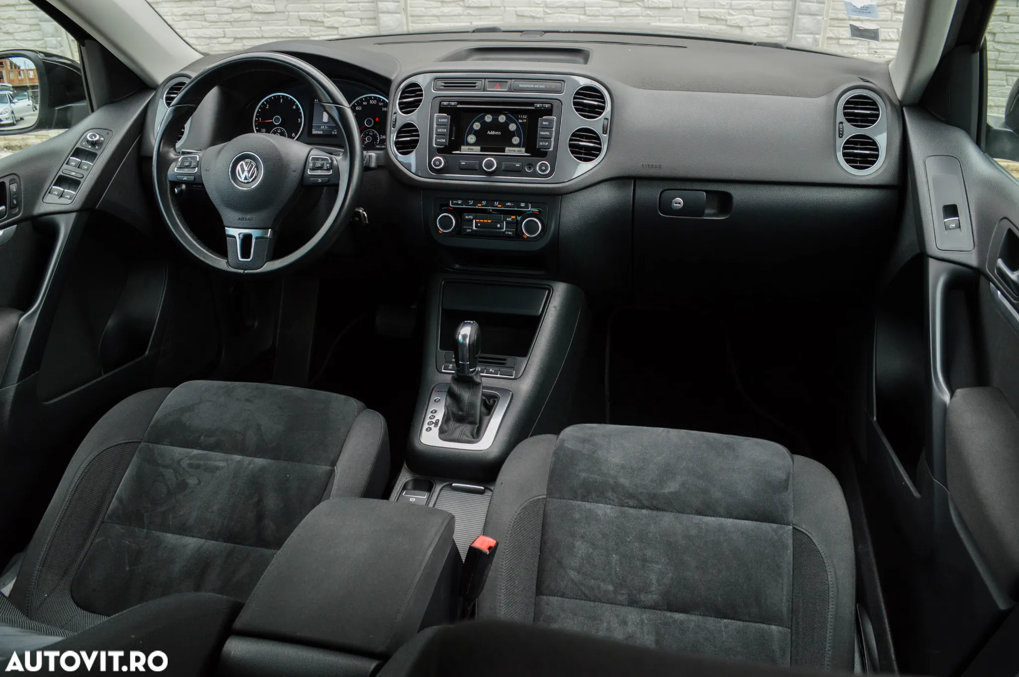 Volkswagen Tiguan 2.0 TDI DPF 4Motion BlueMotion Technology DSG Lounge Sport & Style - 32