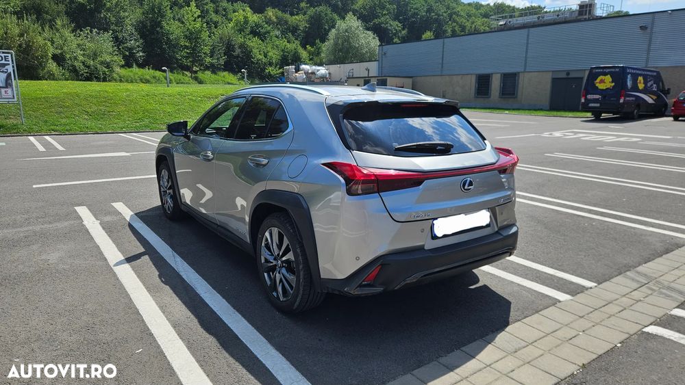 Lexus UX 250h 2.0L HEV 20H- (178 HP) 4X4 CVT F Sport - 2