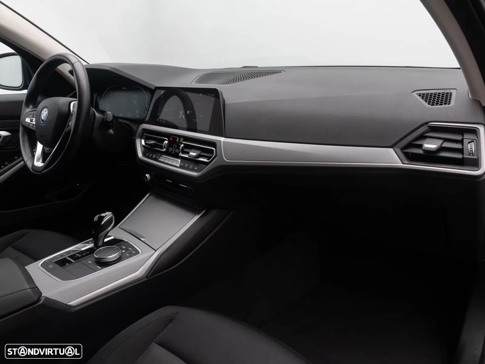 BMW 330 e Auto - 12