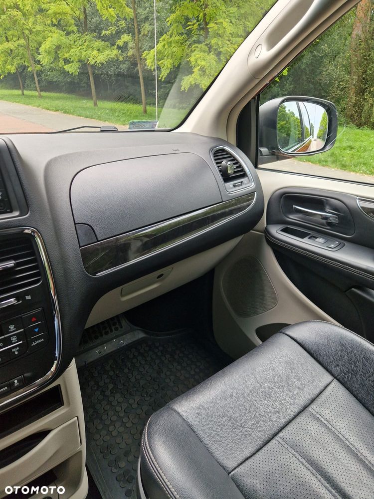 Chrysler Town & Country 3.6 Touring - 8