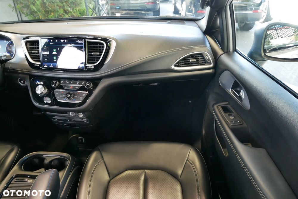 Chrysler Pacifica - 15