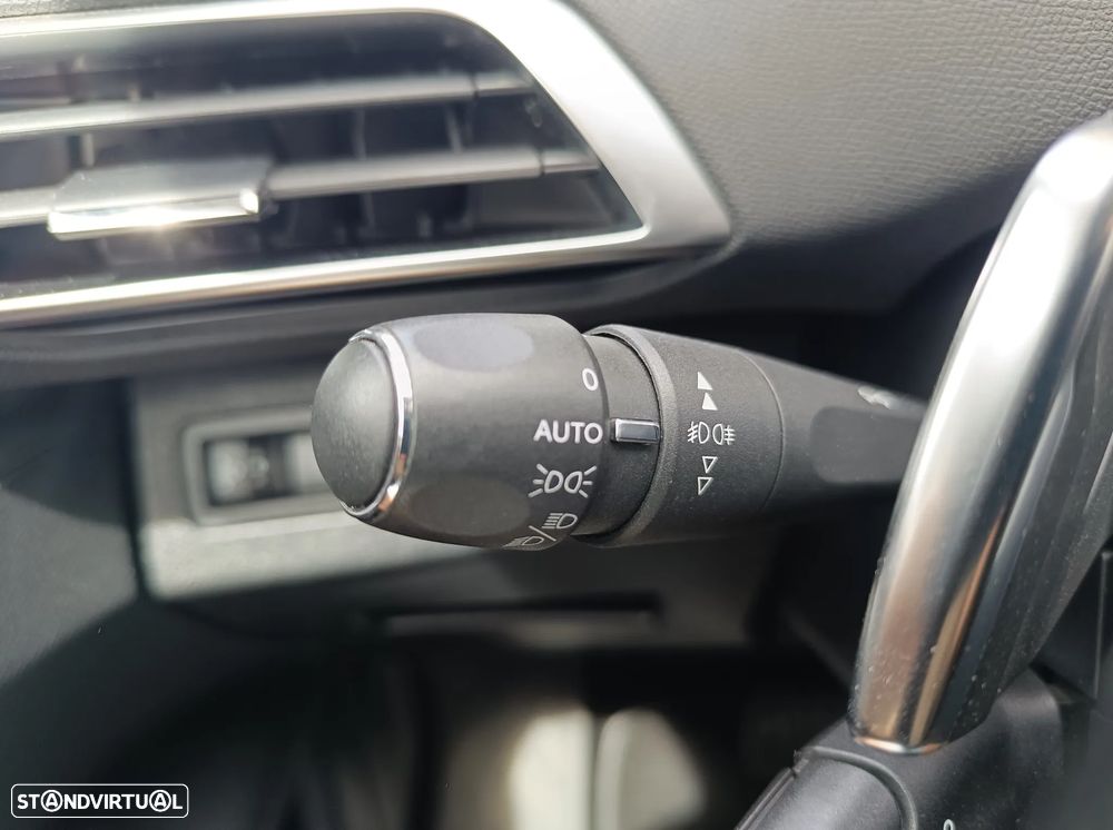 Peugeot 3008 1.5 BlueHDi Allure EAT8 - 15