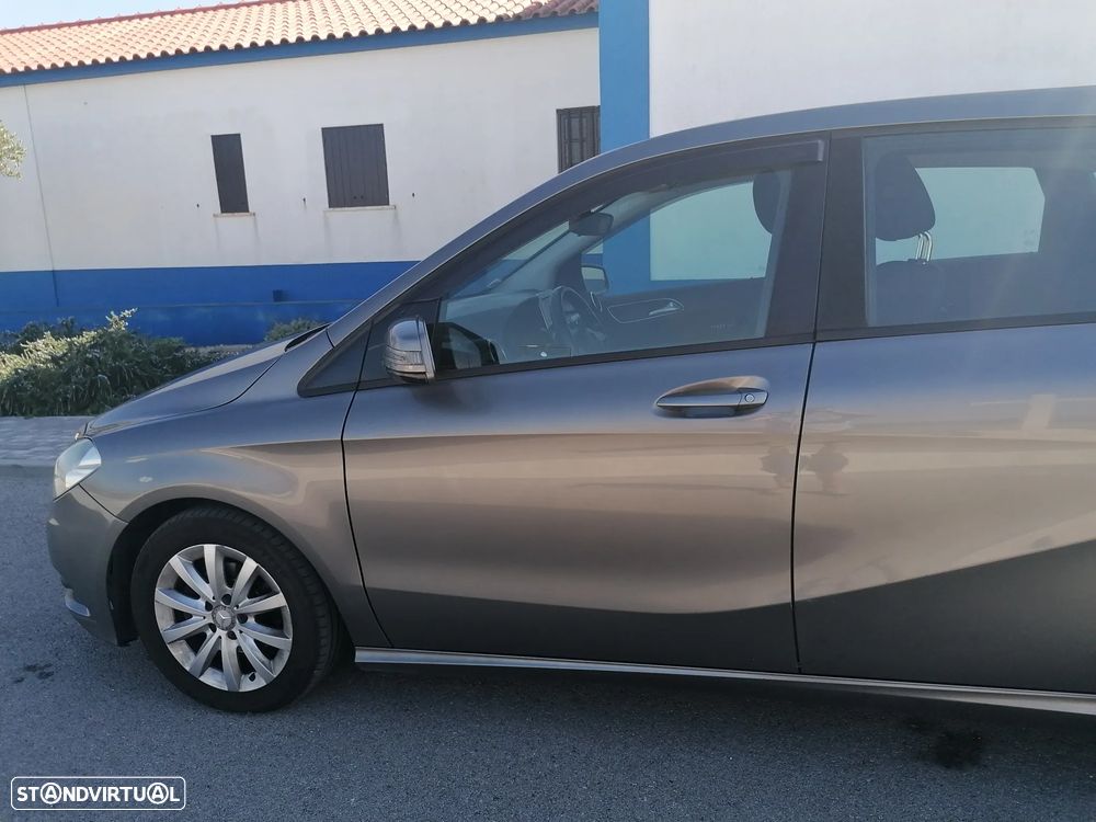 Mercedes-Benz B 180 CDI (BlueEFFICIENCY) - 16