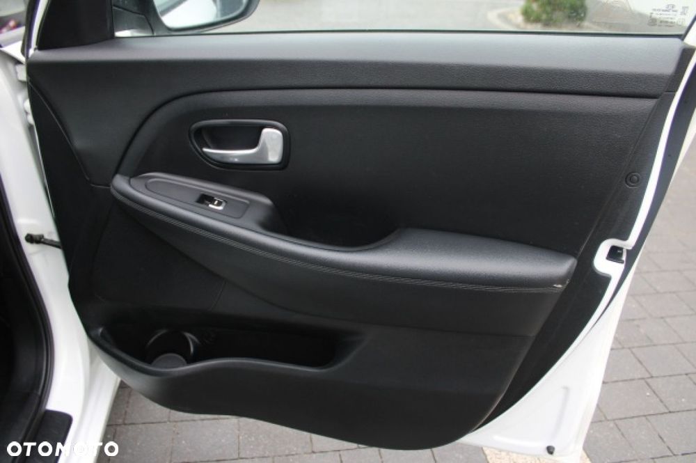 Kia Carens - 29