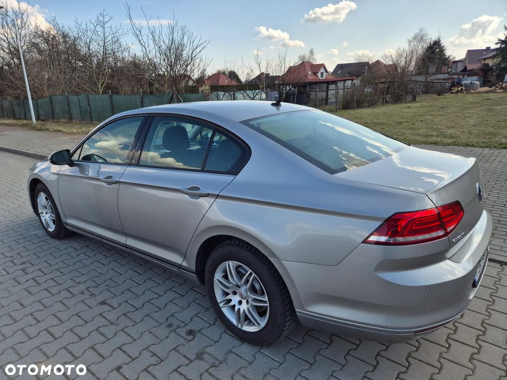 Volkswagen Passat 1.6 TDI BMT Trendline - 15