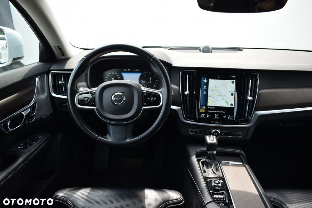 Volvo V90 Cross Country - 28