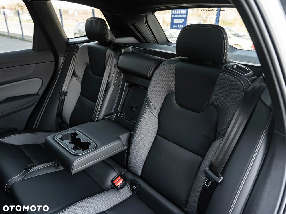 Volvo XC 60 B5 B AWD Plus Dark - 26