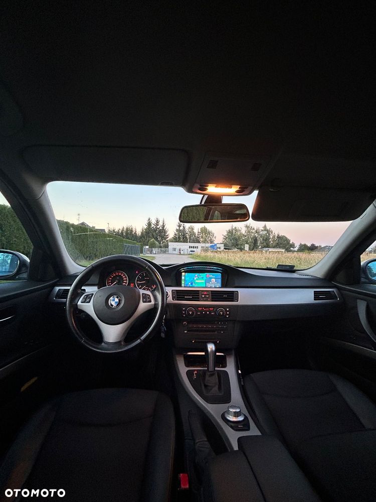 BMW Seria 3 320i Touring - 6