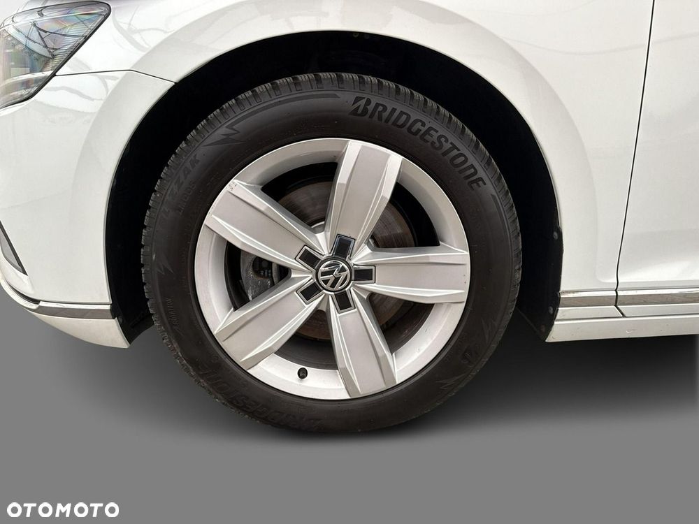 Volkswagen Passat - 21