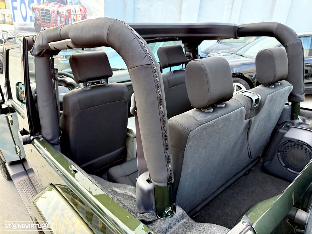 Jeep Wrangler 2.8 CRD ATX Sport - 29