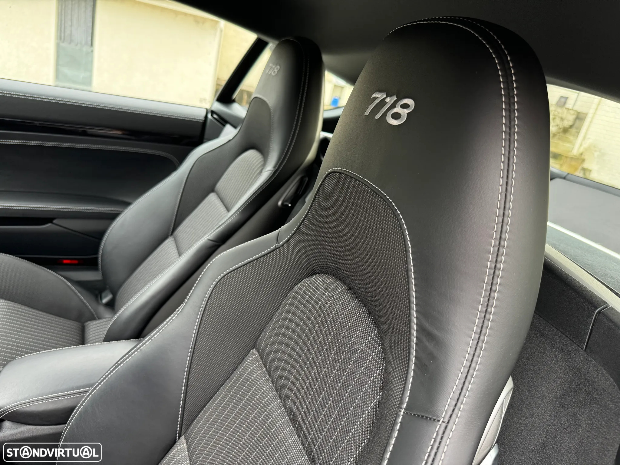 Porsche 718 Cayman T - 10