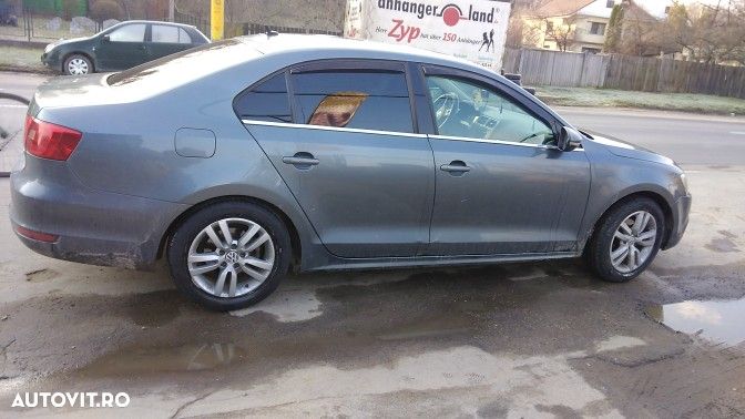 Volkswagen Jetta - 12