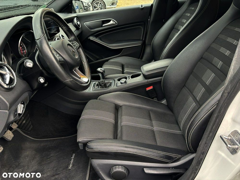 Mercedes-Benz CLA 200 AMG Line - 14