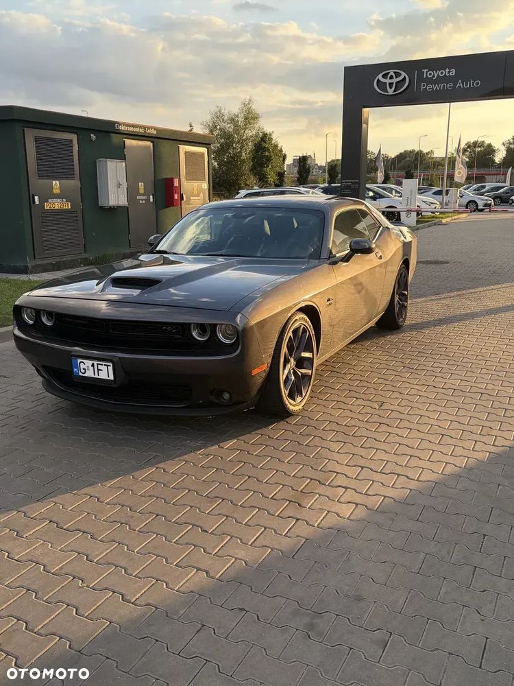 Dodge Challenger - 2
