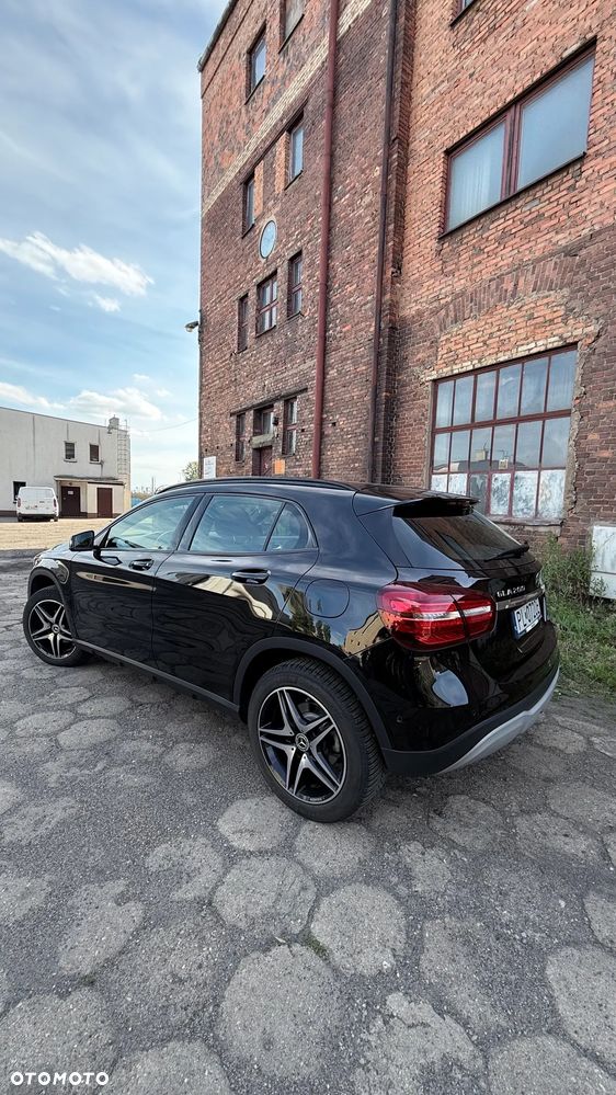 Mercedes-Benz GLA 200 7G-DCT - 4