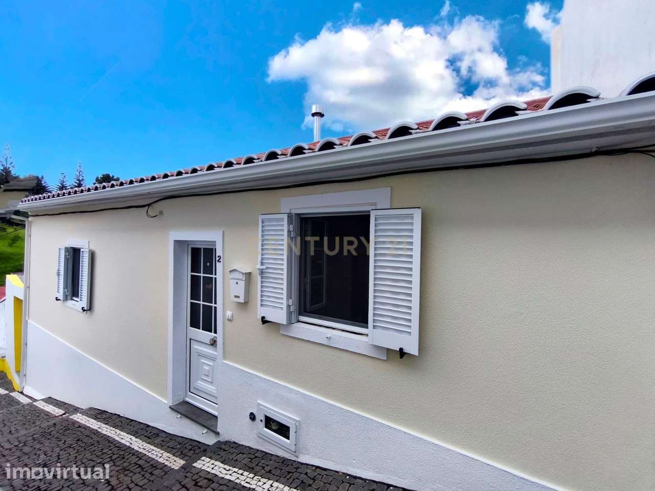 Moradia T2 no Centro da Vila do Nordeste | Jardim e Excelente Potencia - Grande imagem: 2/25