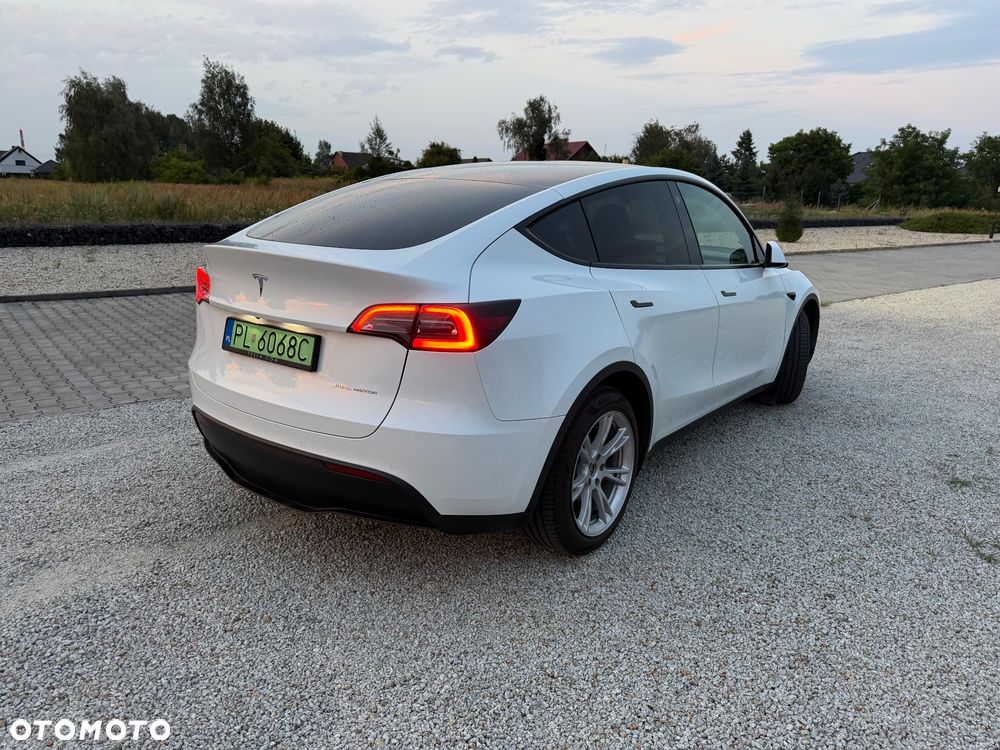 Tesla Model Y - 21
