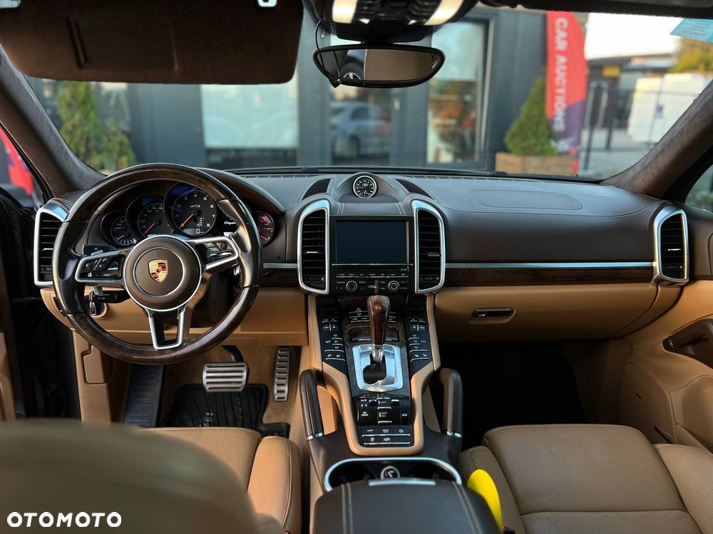 Porsche Cayenne GTS - 16