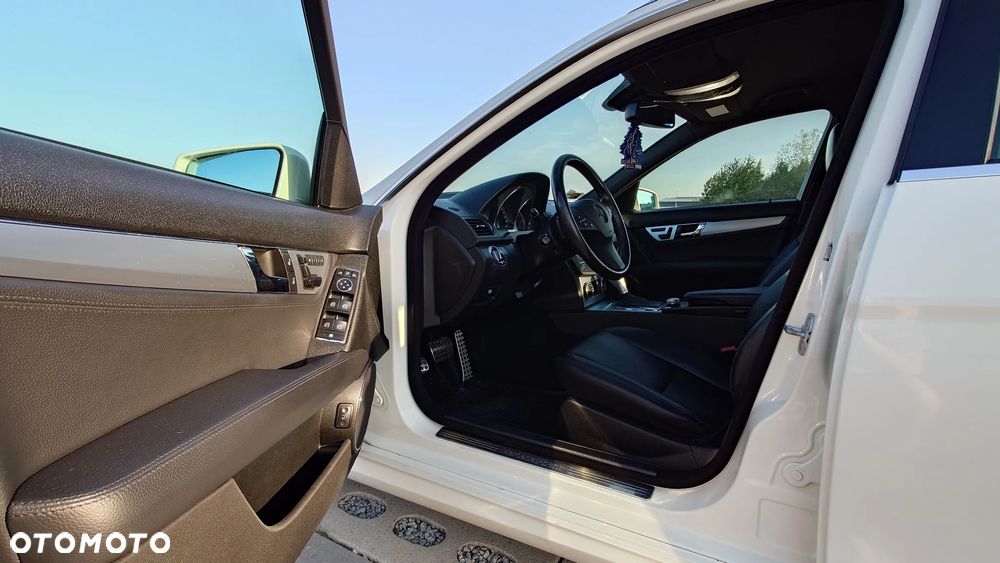 Mercedes-Benz Klasa C 320 CDI Avantgarde 4-Matic - 13