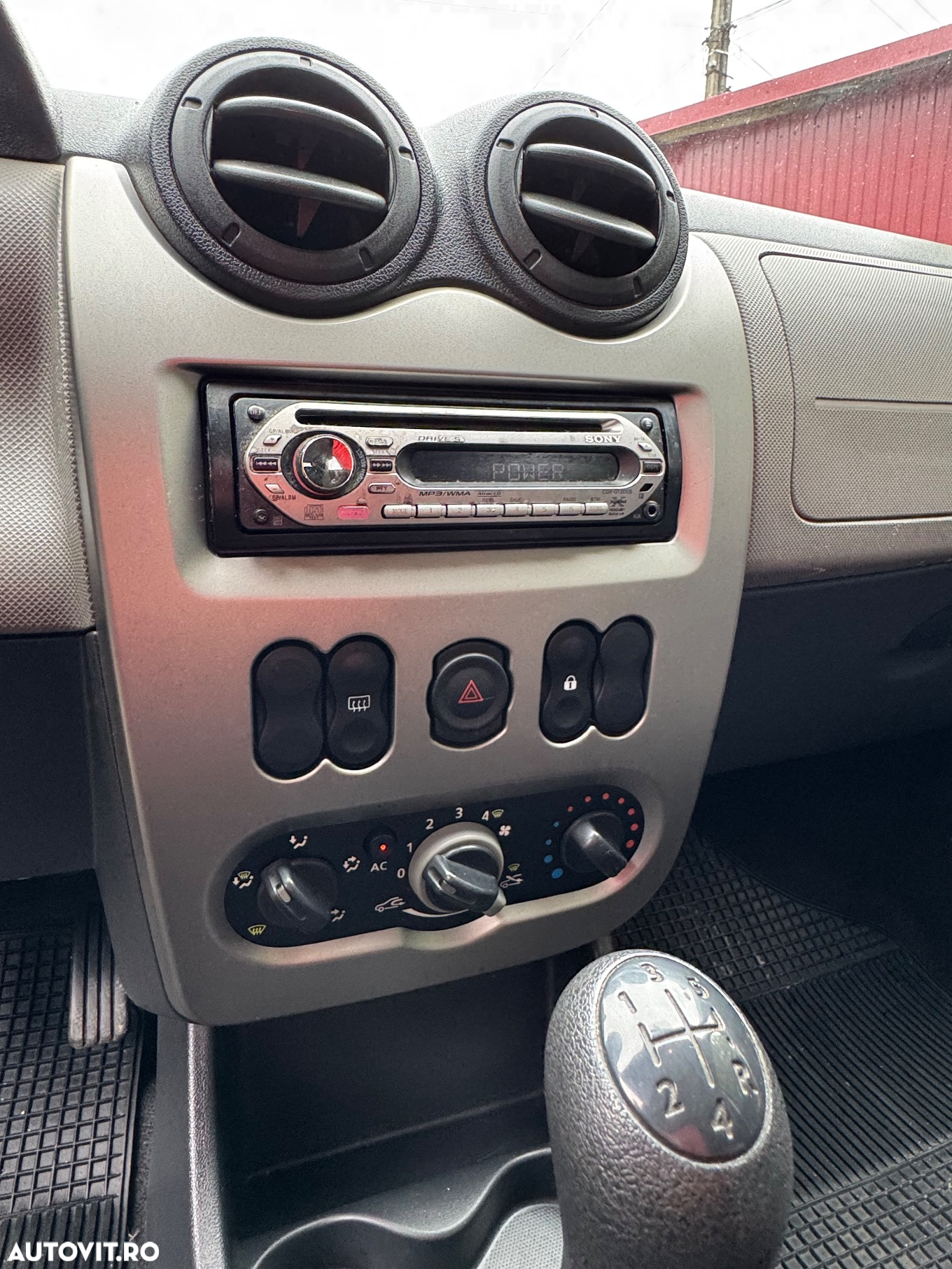 Dacia Sandero 1.4 MPI Ambiance - 34
