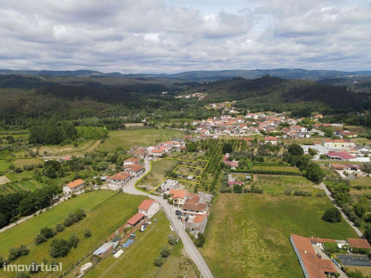 Excelente lote de terreno plano a poucos minutos da vila - Grande imagem: 3/7