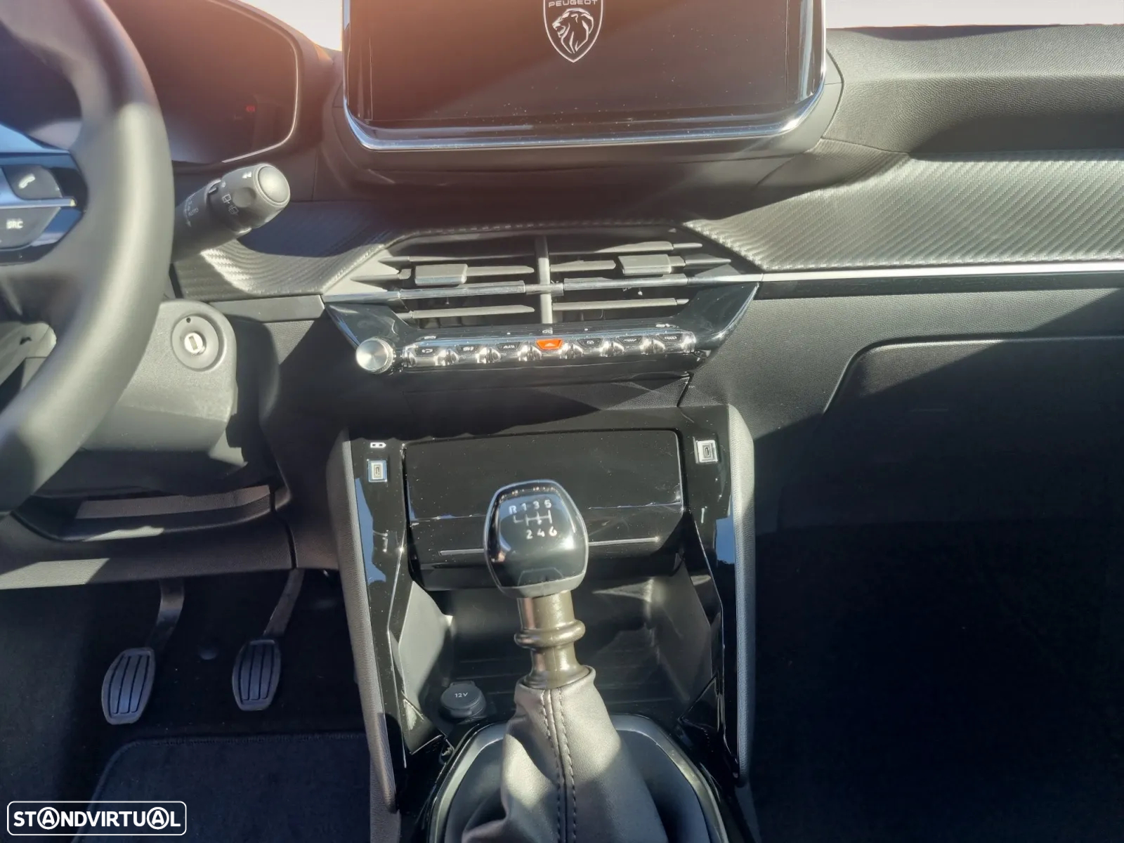 Peugeot 2008 1.2 PureTech Allure - 12