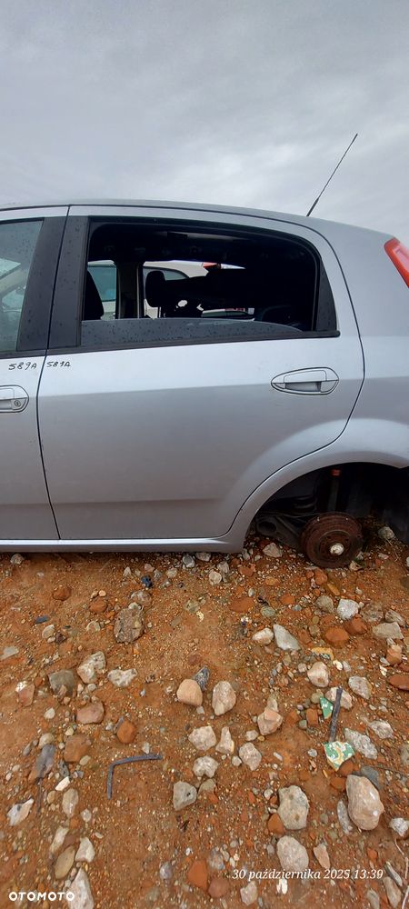 G.Punto Drzwi Lewy Tył Kolor. 589A - 1