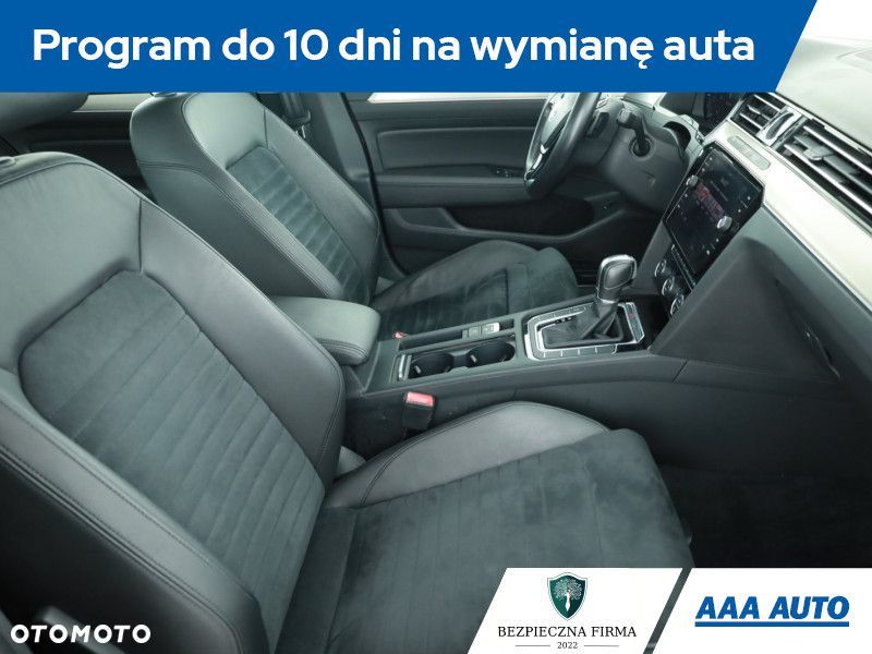 Volkswagen Passat - 9