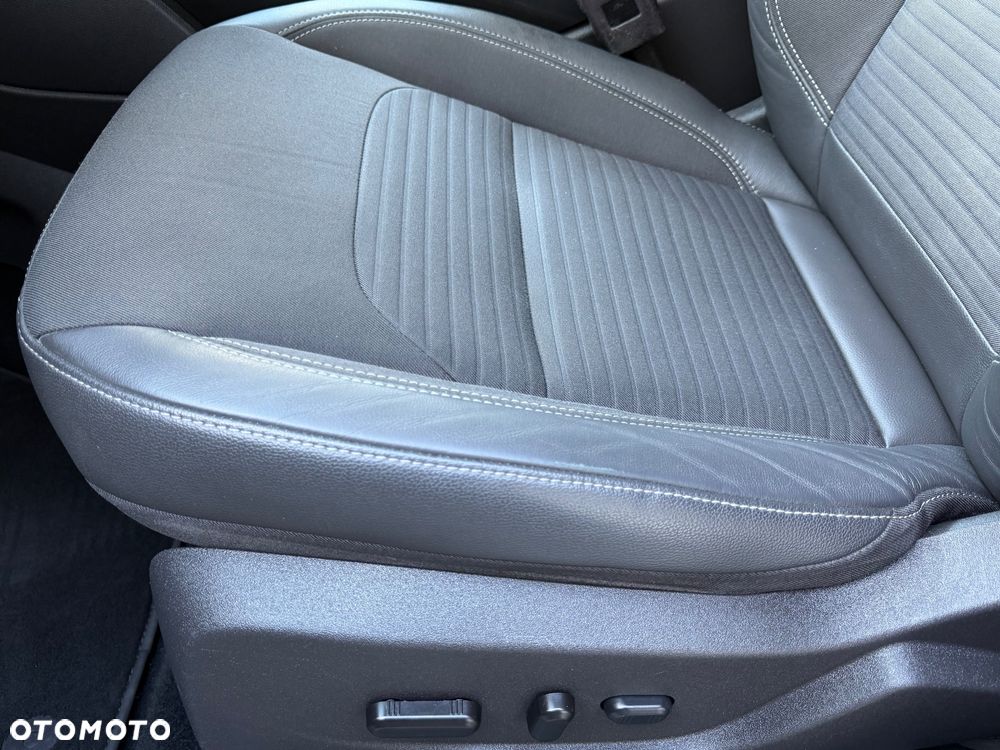 Ford Kuga 2.0 TDCi 4x4 Titanium - 38