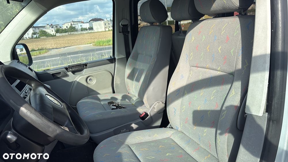 Volkswagen Caravelle - 12