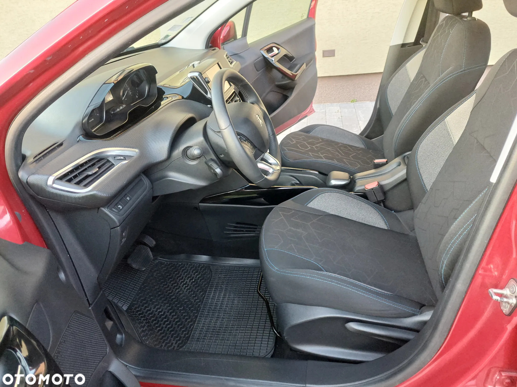 Peugeot 2008 1.2 Pure Tech GPF Signature S&S EAT6 - 10