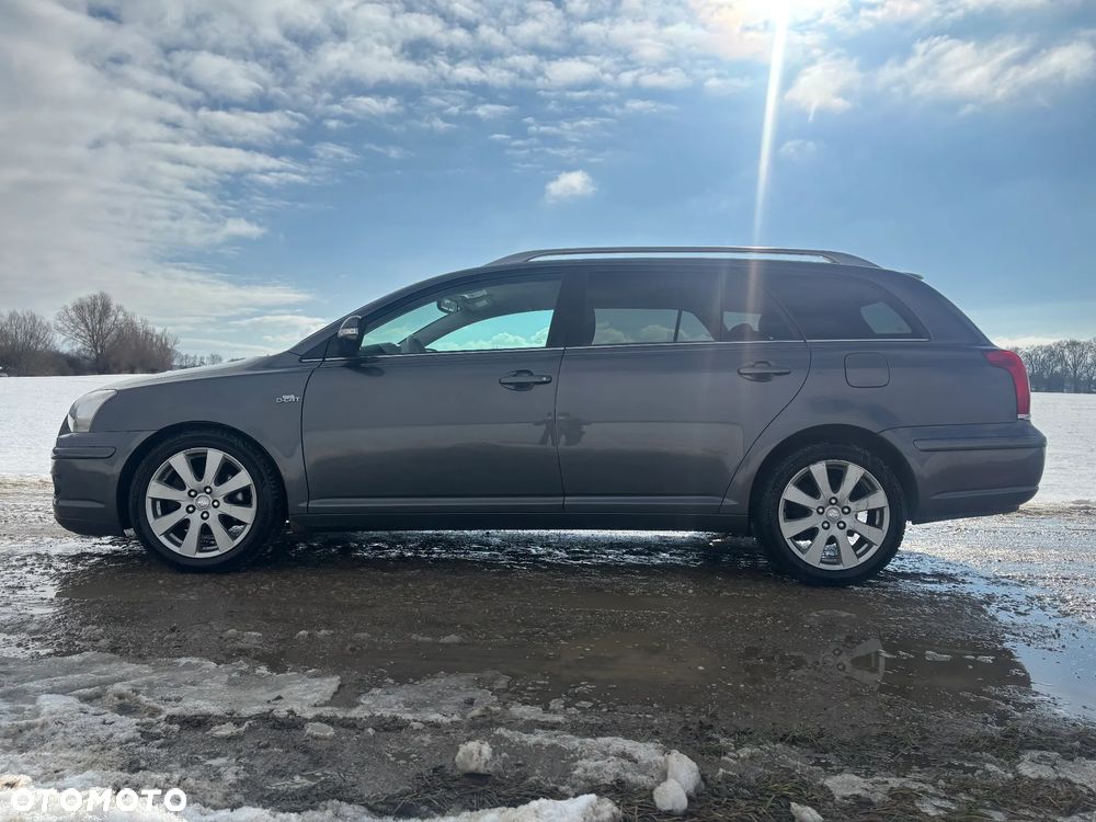 Toyota Avensis - 1