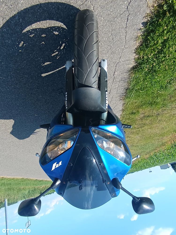 Yamaha R1 - 2