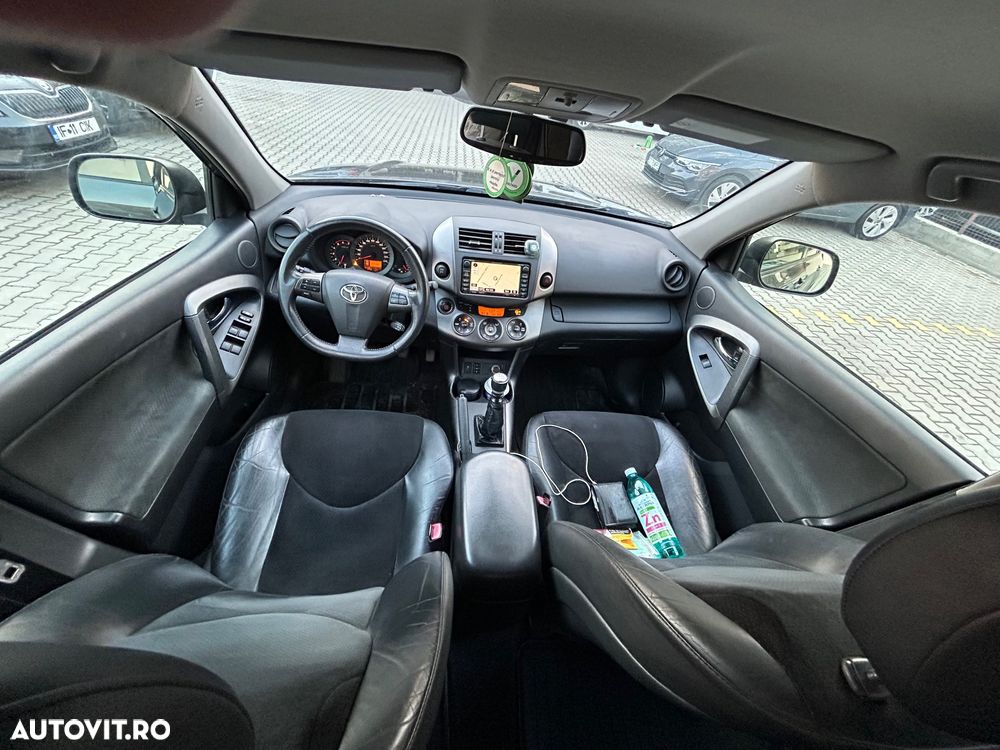 Toyota RAV4 - 8