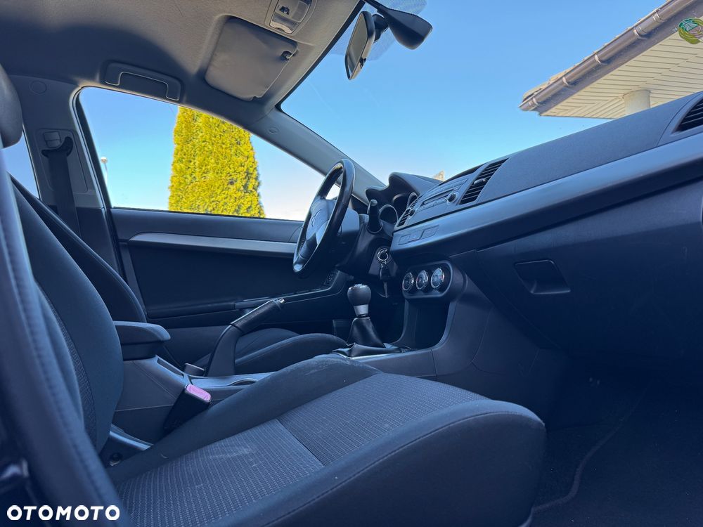 Mitsubishi Lancer 1.6 Invite - 12