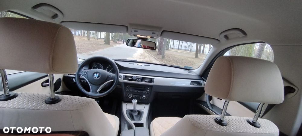 BMW Seria 3 320i - 7
