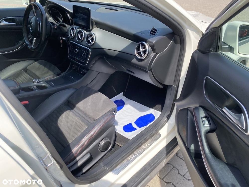 Mercedes-Benz GLA 250 4-Matic AMG Line - 16