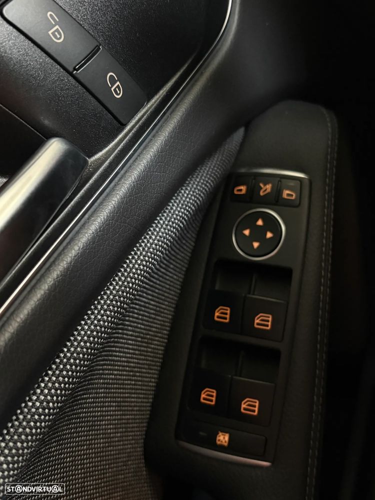 Mercedes-Benz GLA 220 4Matic 7G-DCT - 21