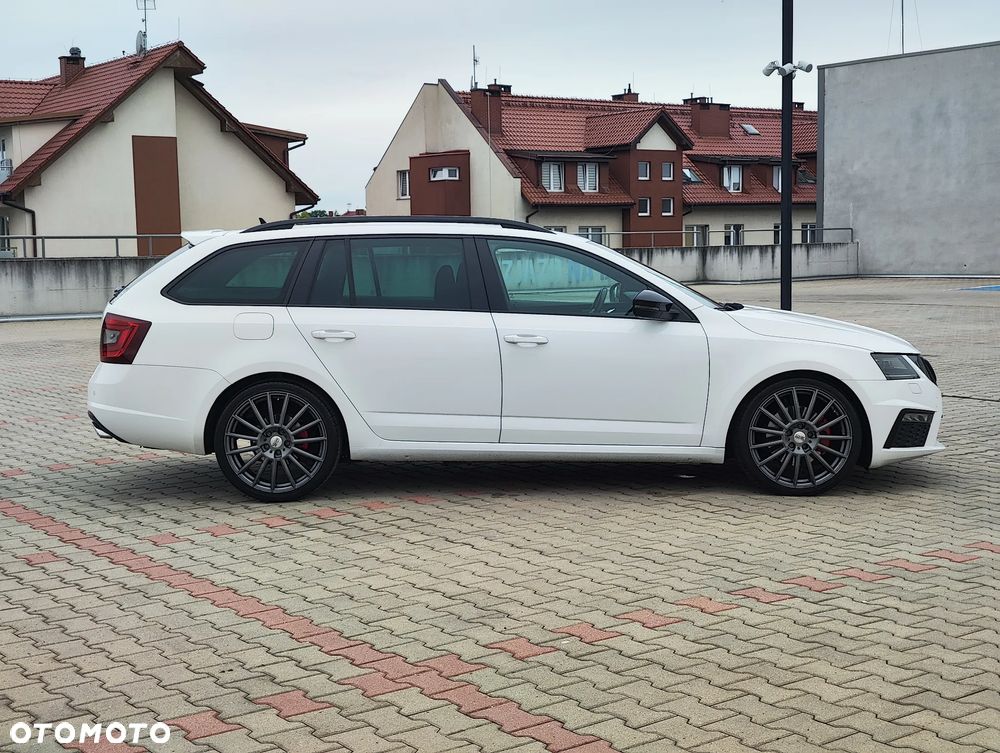 Skoda Octavia 2.0 TDI DSG RS - 8