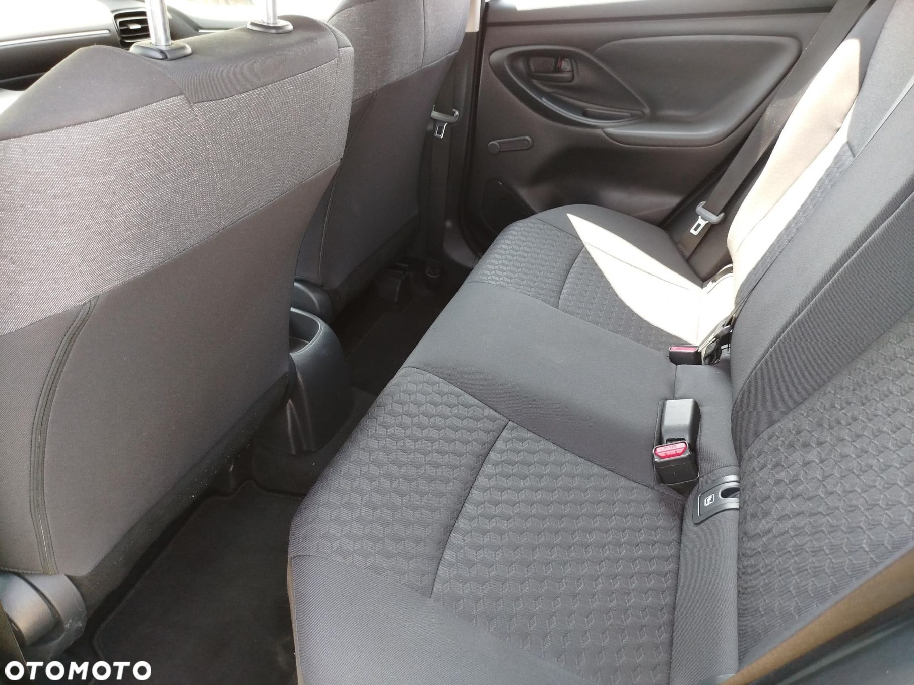 Toyota Yaris - 12