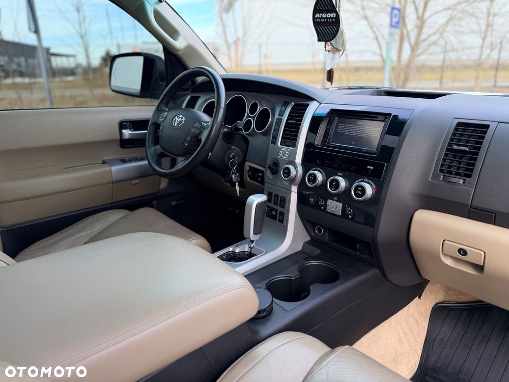 Toyota Sequoia - 15