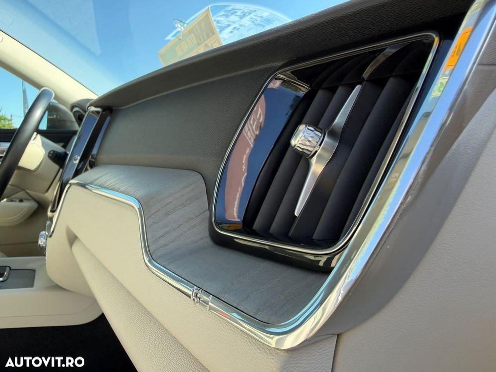 Volvo XC 60 B4 MHEV AT AWD Core - 23