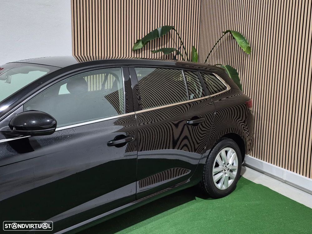 Renault Mégane Sport Tourer 1.5 Blue dCi Equilibre - 4