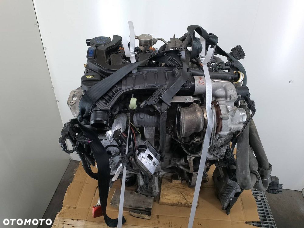 SILNIK PEUGEOT 208 HN05  10XVAW 1.2 THP PURETECH - 1