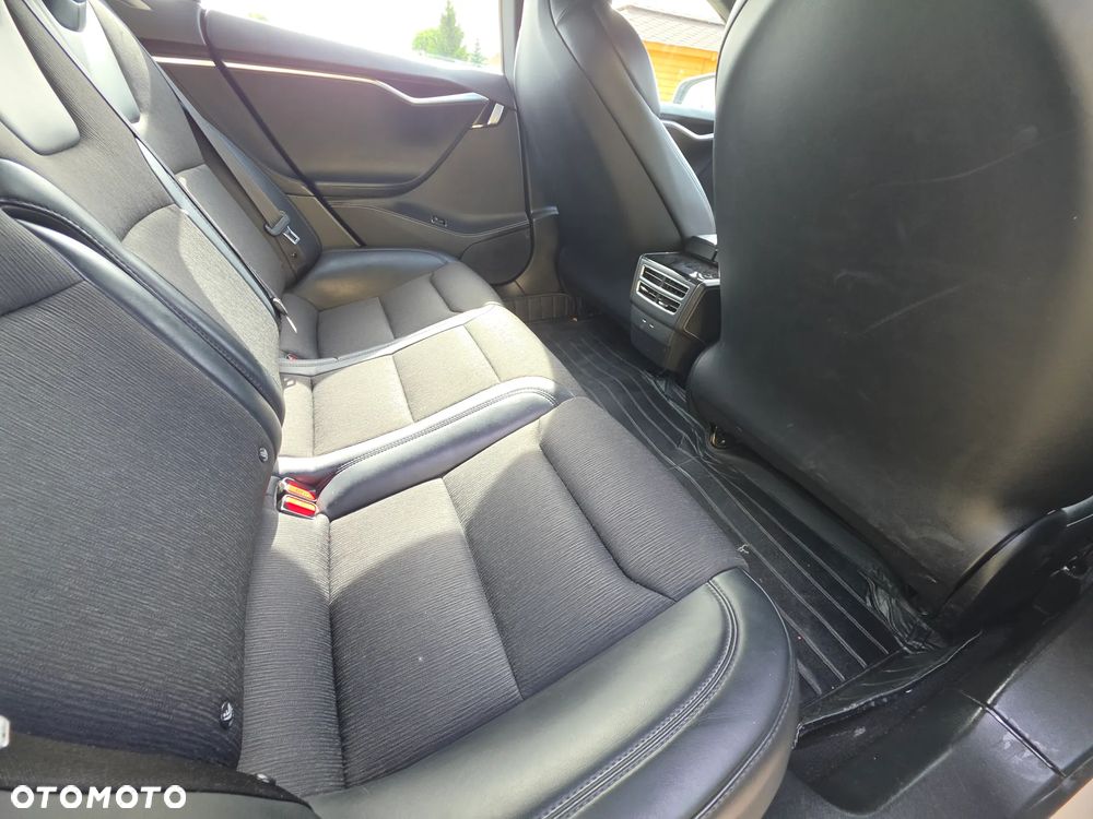 Tesla Model S - 6